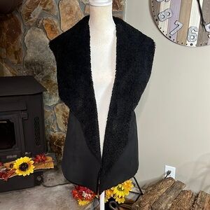 Romeo + Juliet Couture Faux Fur Vest